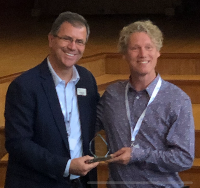 Professor Erik de Haan wint de EMCC Research Award 2019